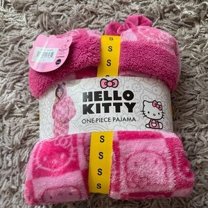 Hello Kitty Sanrio Fuzzy One-Pice Pink Pajama Set NWT